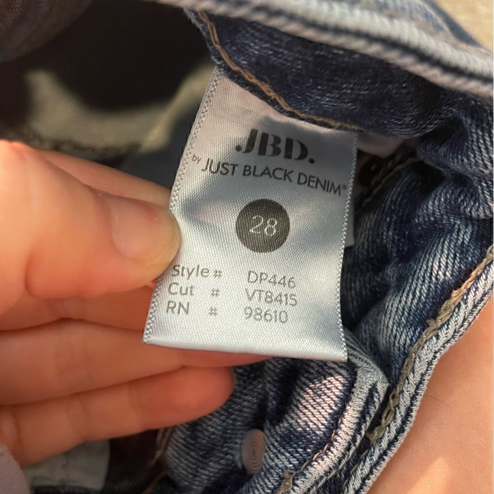JBD Piper Cropped Flare Distressed - Picture 5 of 6